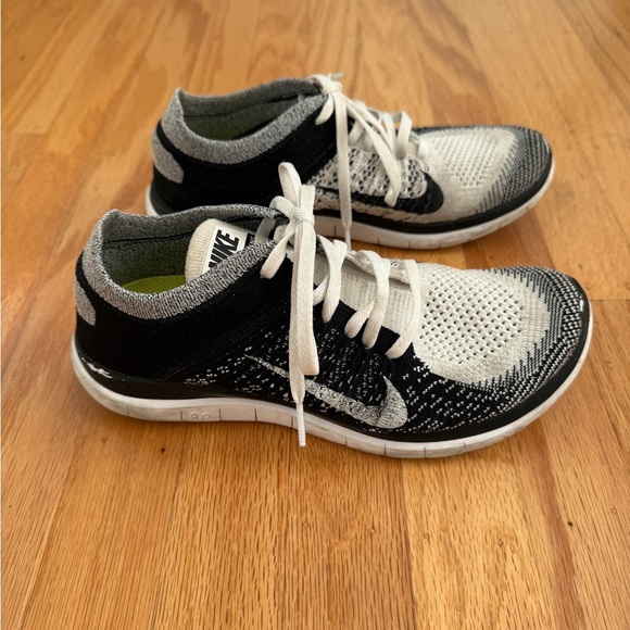 Nike Free 4.0 running shoes in Black and White - Picture 3 of 7